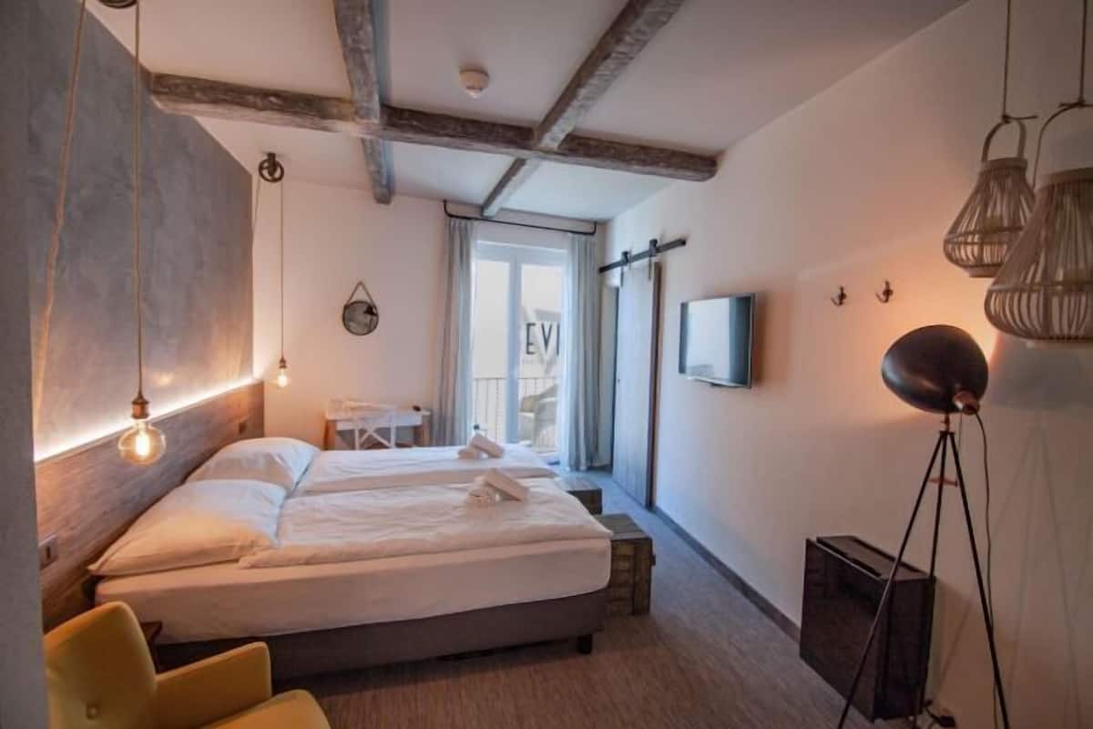 1 bedroom, in-room safe, individually decorated, individually furnished
