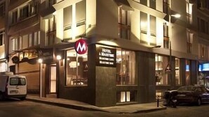 A multi-story hotel with a modern design, featuring a prominent 'M' logo on the facade. - Hotel Le Maritime (Istanbul)