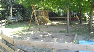 Children’s play area – outdoor