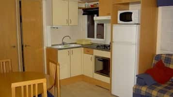 Fridge, microwave, stovetop, cookware/dishes/utensils