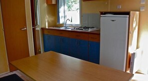 Bungalow, 1 Bedroom | Private kitchenette | Fridge, stovetop, coffee/tea maker, cookware/dishes/utensils