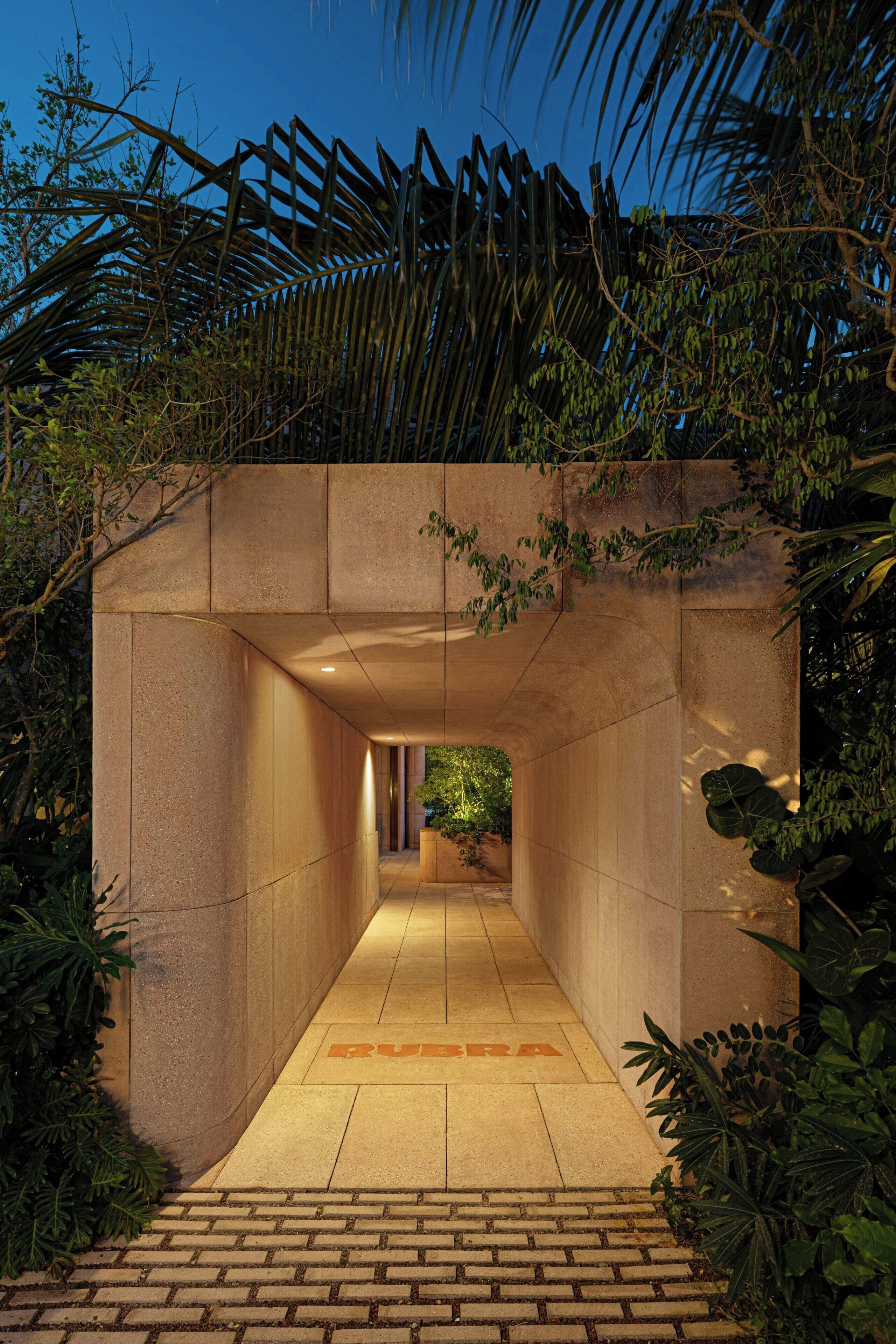 4 restaurants, breakfast, lunch, dinner served; pan-asian cuisine