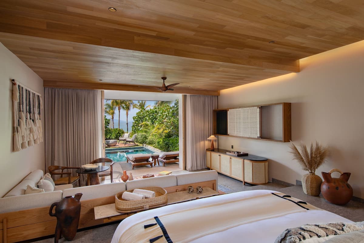 Supreme Suite Oceanfront King Beach front access, Plunge Pool and Hot Tub | 1 habitación, ropa de cama de alta calidad y minibar