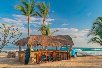 4 restaurants, breakfast, lunch, dinner served; Pan-Asian cuisine at W Punta de Mita
