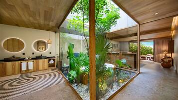 Supreme Suite Oceanfront King Beach front access, Plunge Pool and Hot Tub | Bathroom