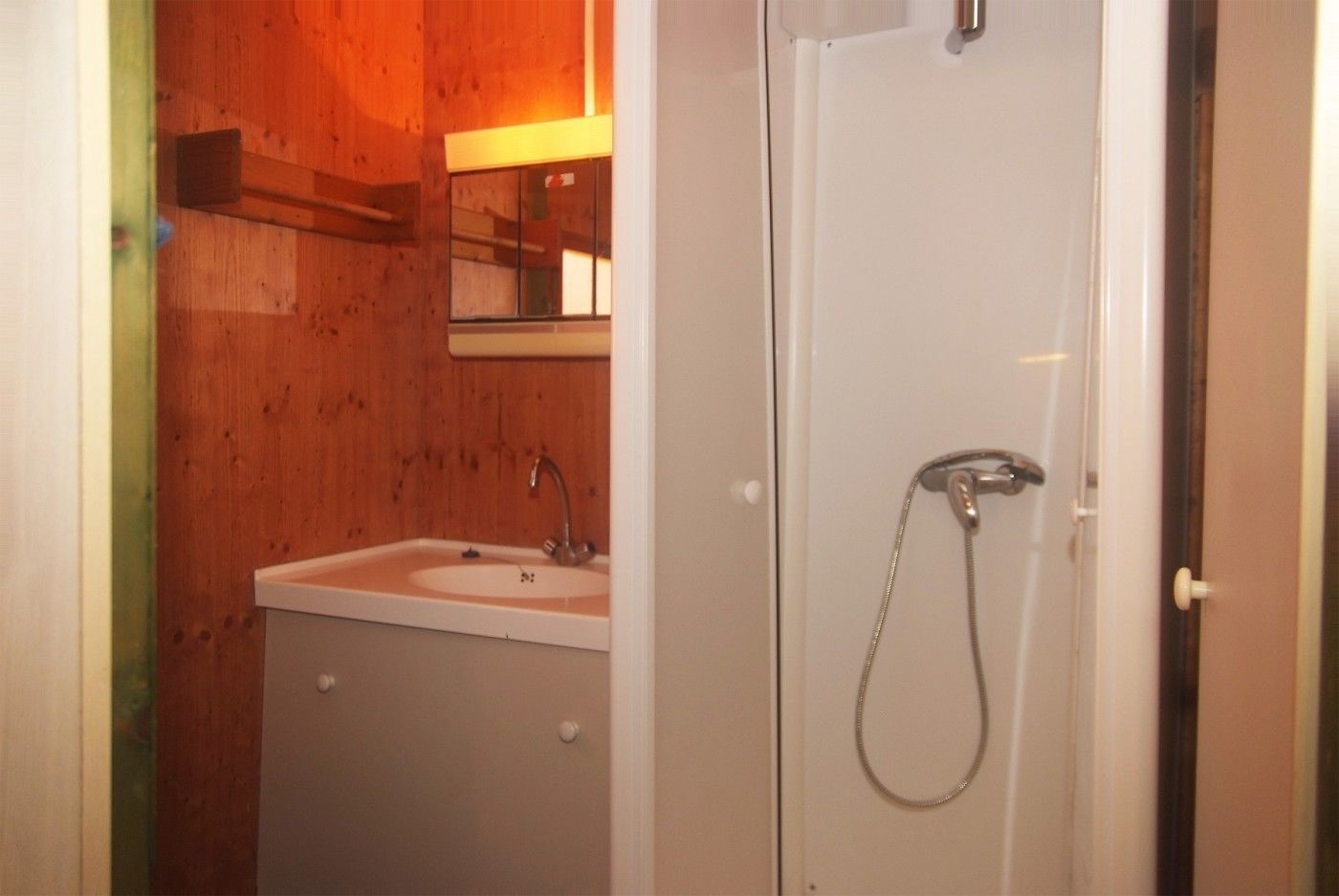 Bungalow familiar | Baño | Ducha y toallas