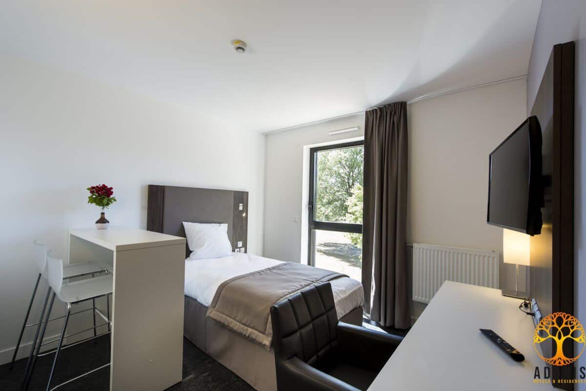 Premium bedding, desk, soundproofing, free WiFi