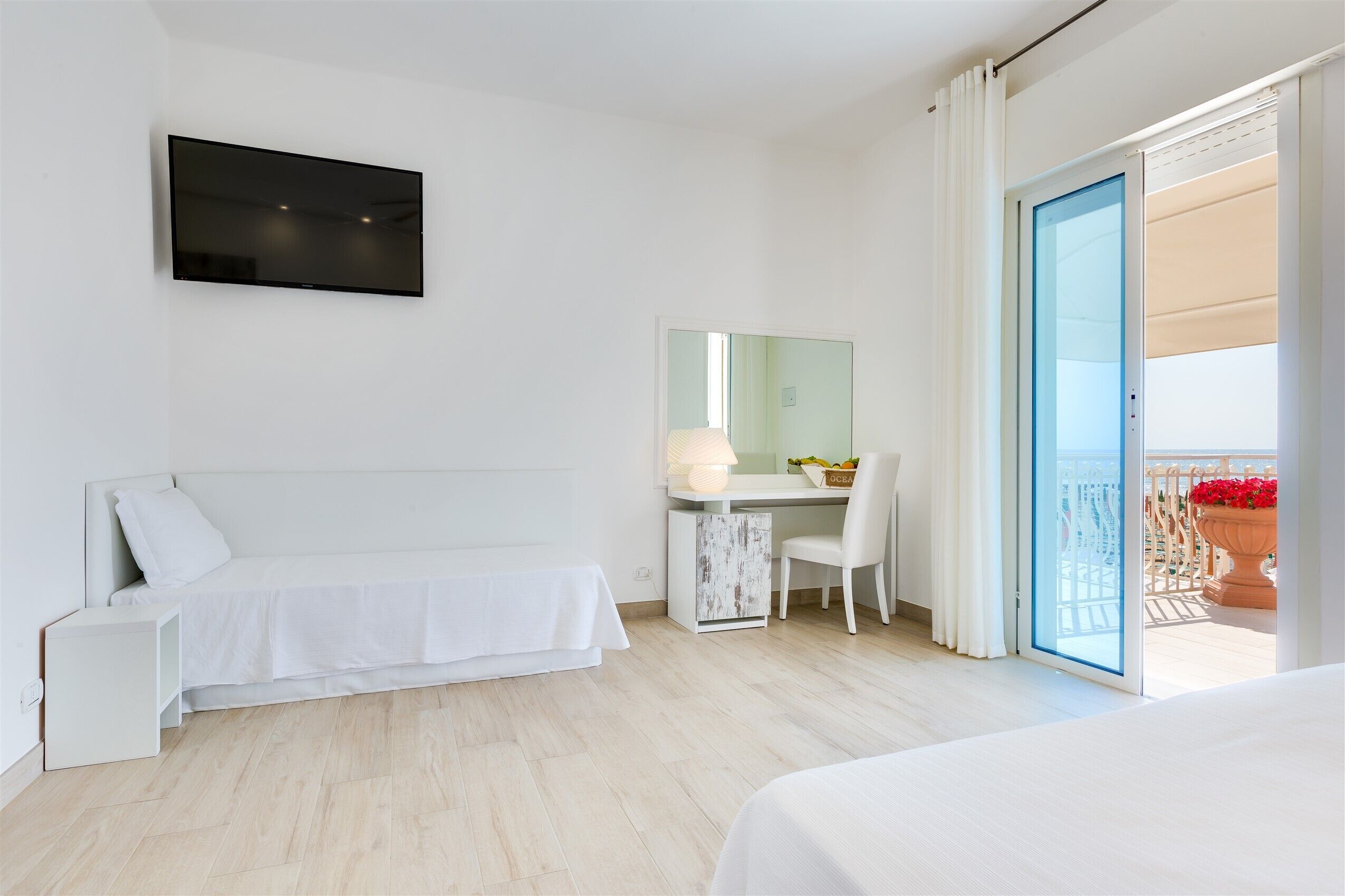 1 bedroom, premium bedding, in-room safe, desk