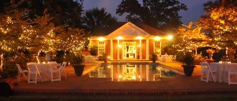 Private Guest House, 1 King Suite, Pool View | Courtyard