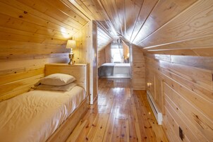 Huone, tupakointi kielletty (Indigo Room) | Ylelliset vuodevaatteet, silitysrauta/-lauta, ilmainen Wi-Fi