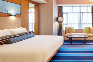 Breezy, Room, 1 King Bed, Non Smoking | In-room safe, desk, soundproofing, iron/ironing board - Aloft Guangzhou Tianhe (Guangzhou)