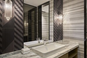 In-room safe, desk, soundproofing, iron/ironing board - Aloft Guangzhou Tianhe (Guangzhou)