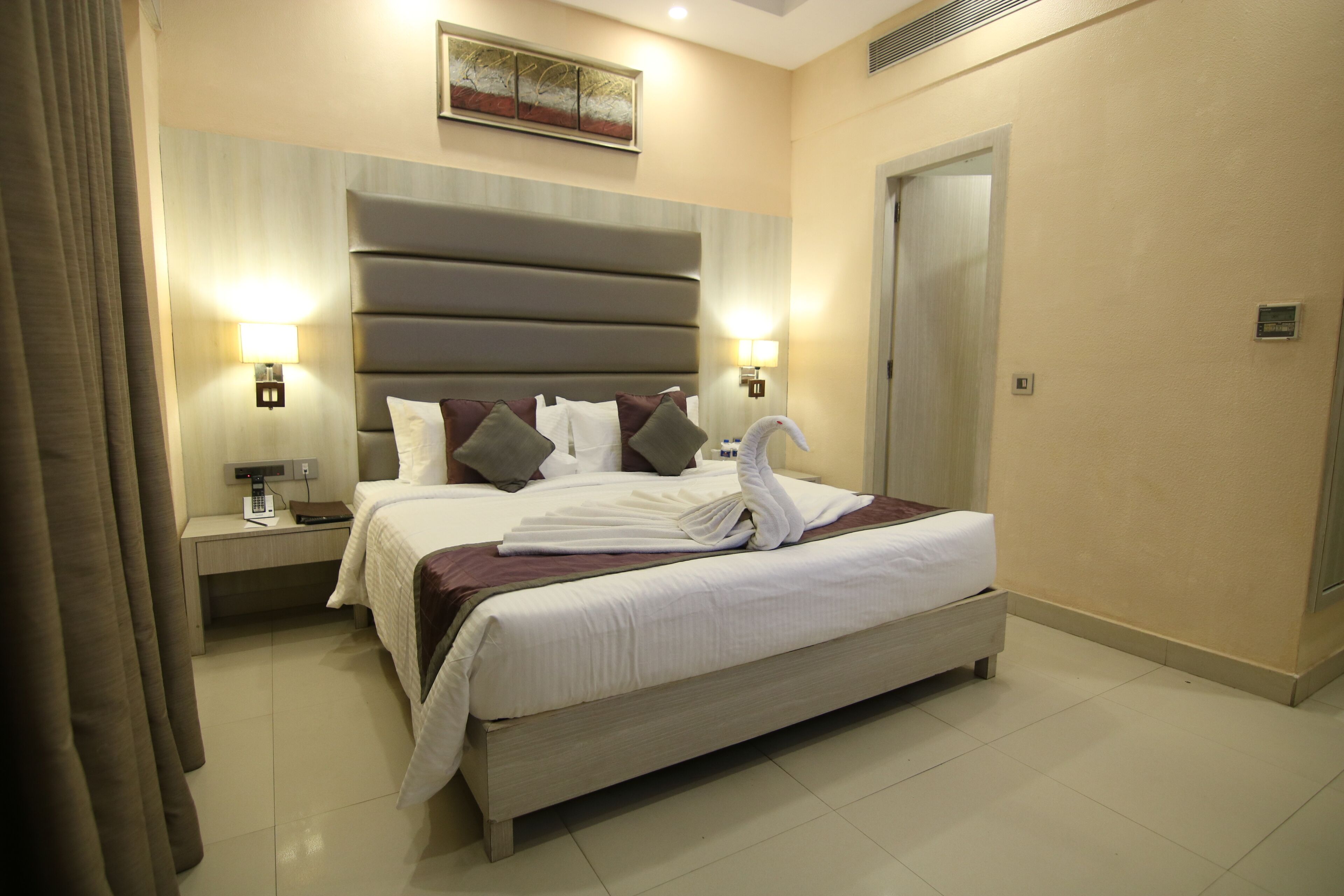 premium bedding, minibar, in-room safe, desk