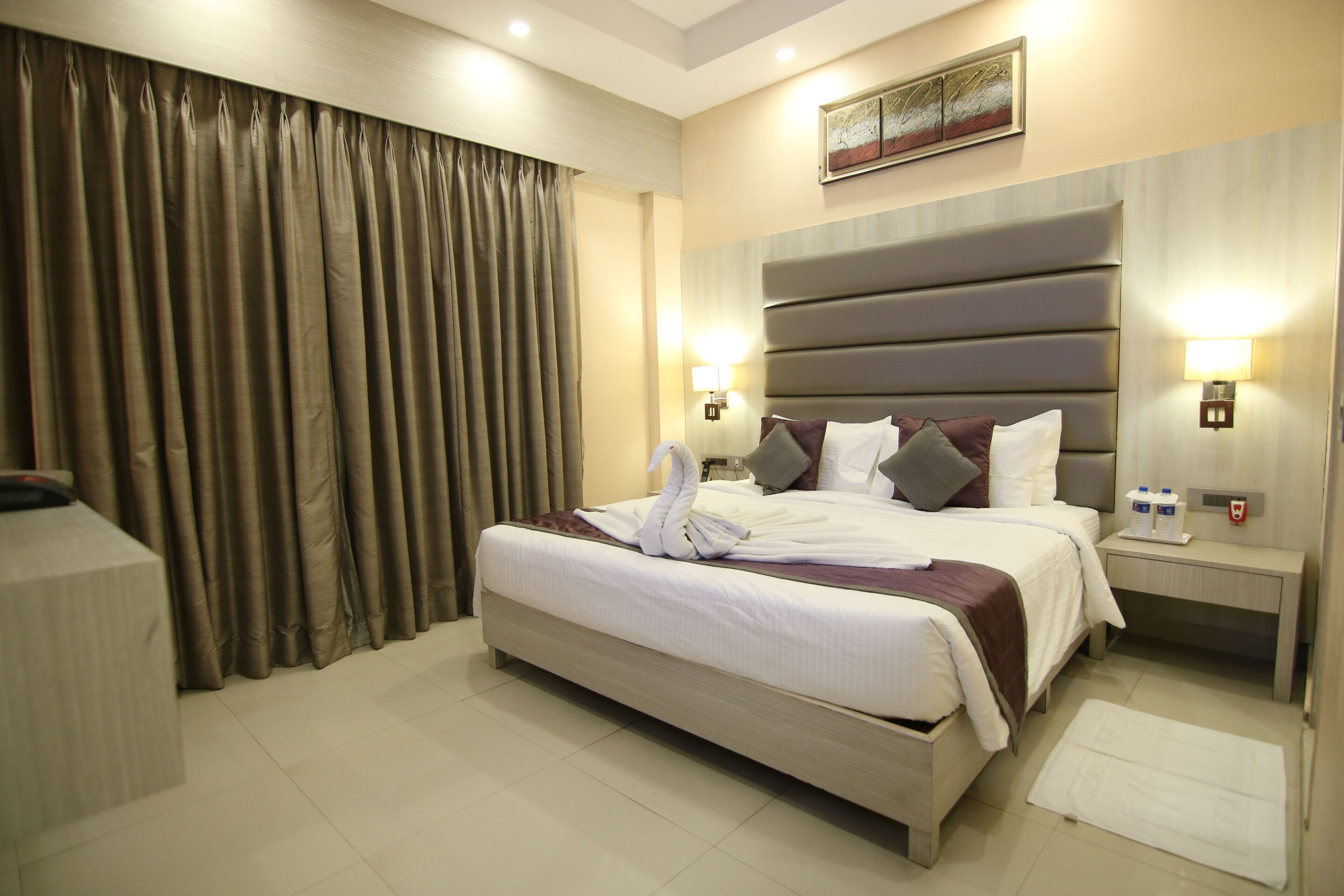 premium bedding, minibar, in-room safe, desk