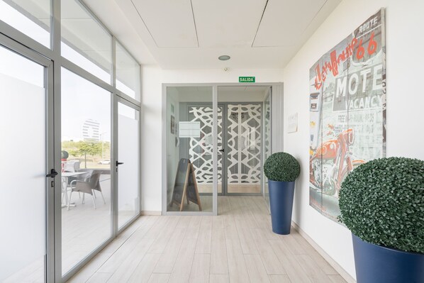 Bar (on property) - Hotel Route 42 (Illescas)