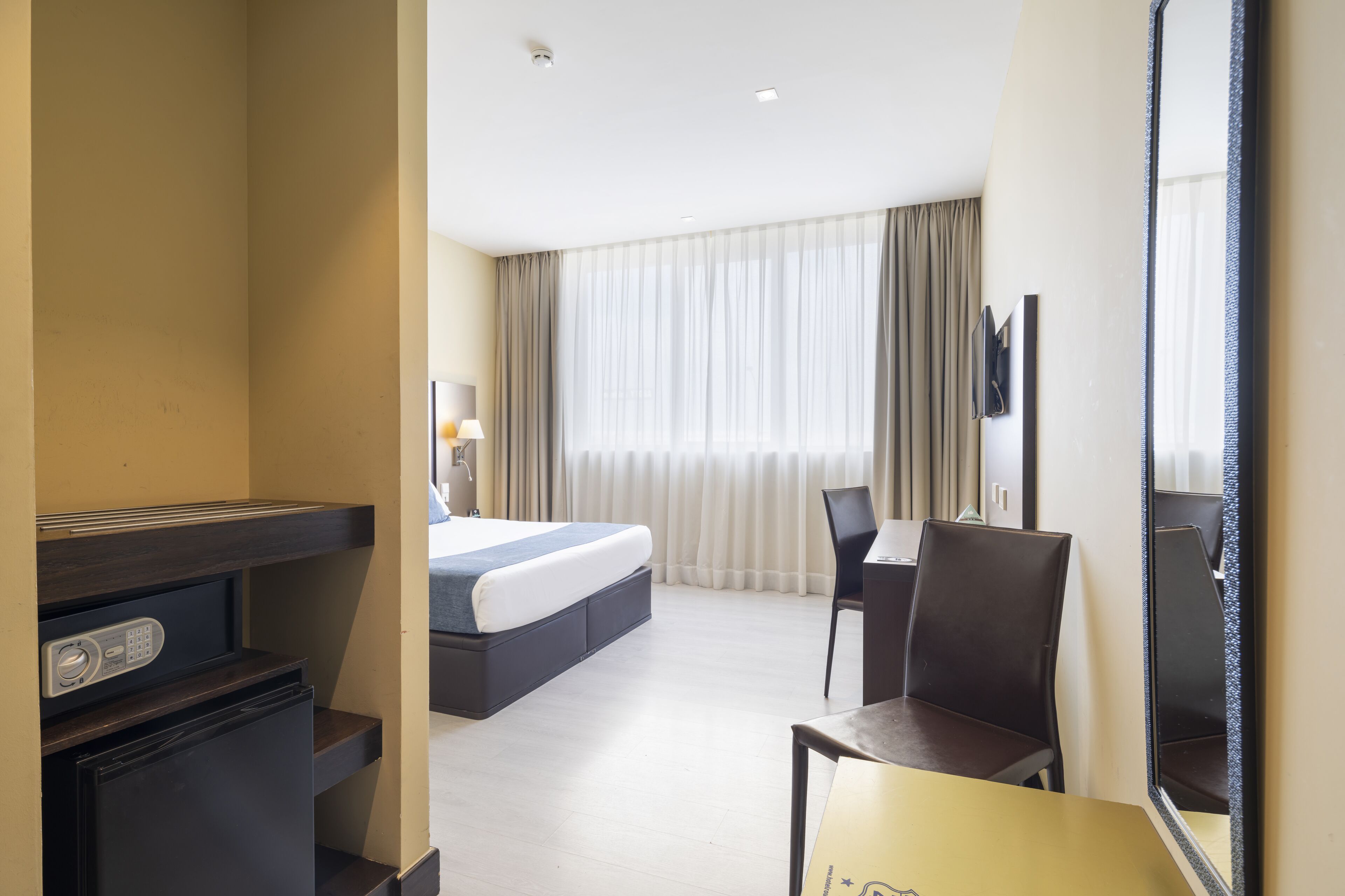 standard double room | minibar, in-room safe, desk, blackout curtains