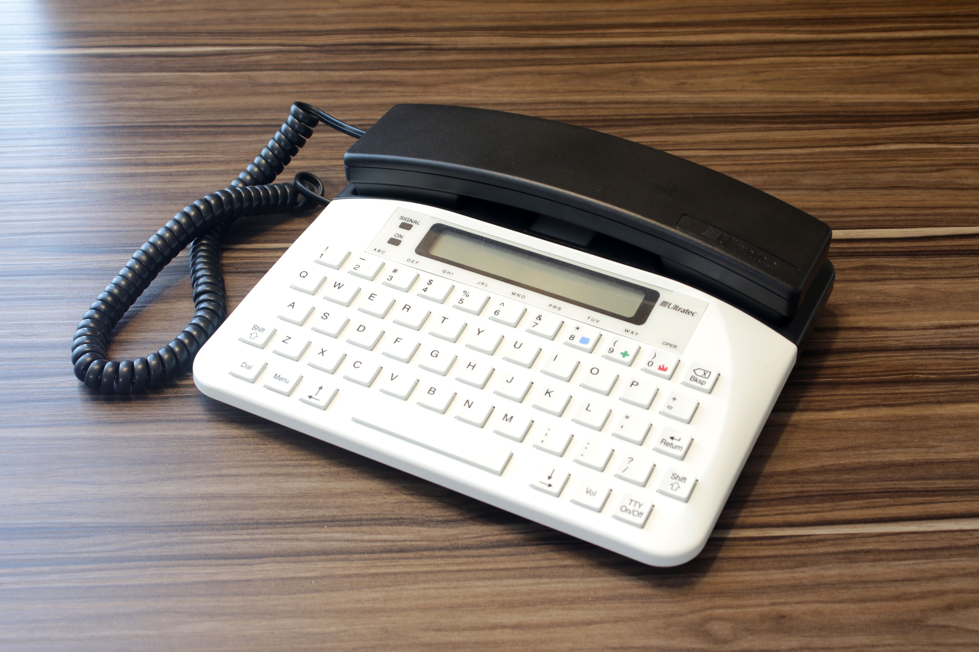 standard room, 1 king bed, roll-in shower (roll-in shower) | 1 bedroom, in-room safe, desk, blackout curtains