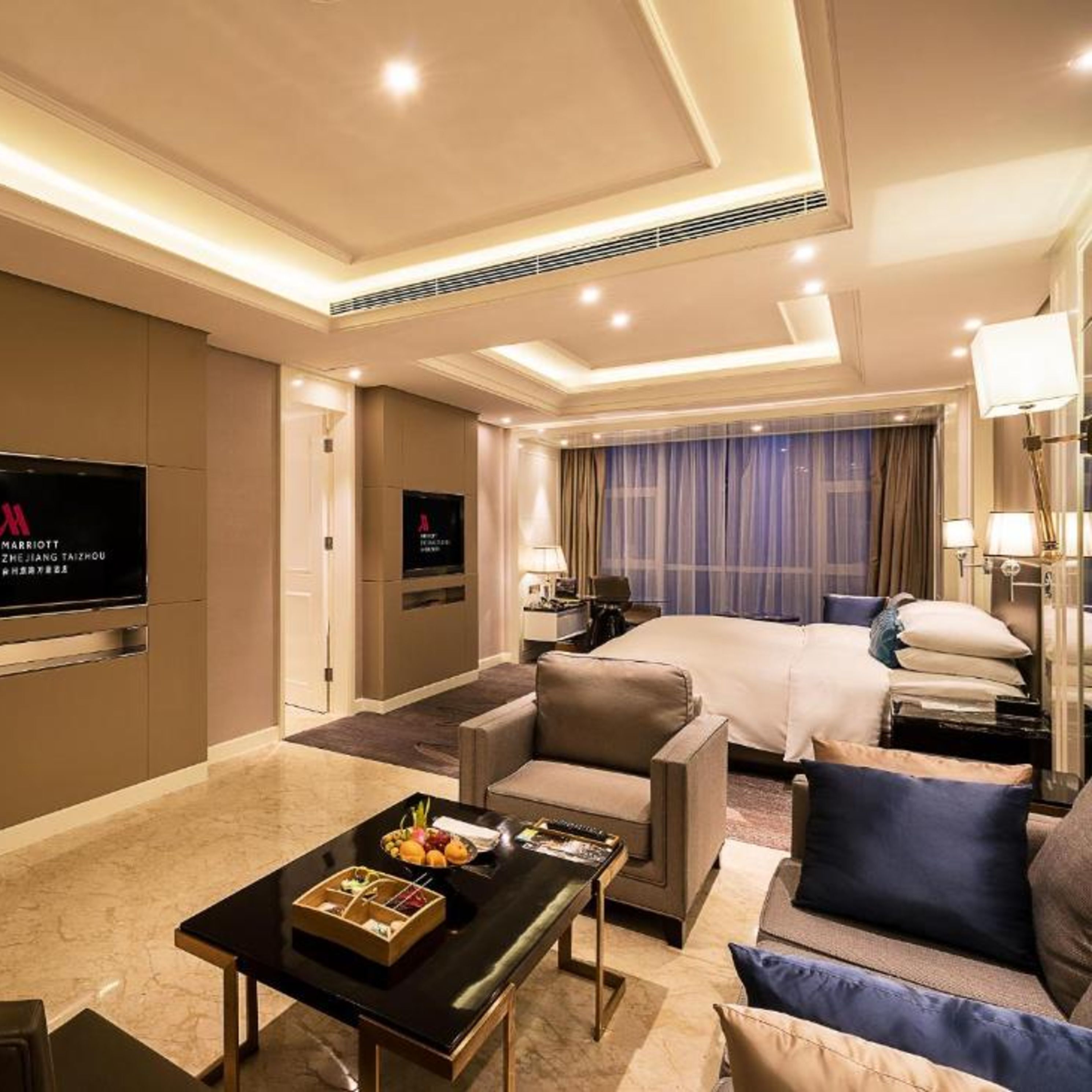 豪華雙床房, 2 張標準雙人床, 城市景觀 | 羽絨被、迷你吧、客房內保險箱、書桌