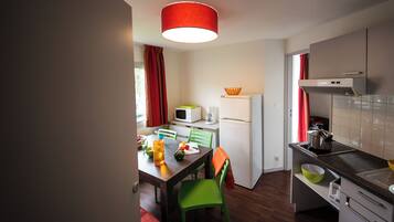 Private kitchen | Microwave