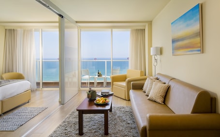 Deluxe Suite, Multiple Beds | Minibar, in-room safe, desk, soundproofing. Resort Hadera Hotel By Jacob