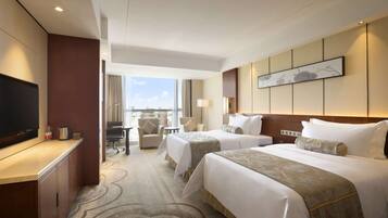 Minibar, in-room safe, desk, iron/ironing board