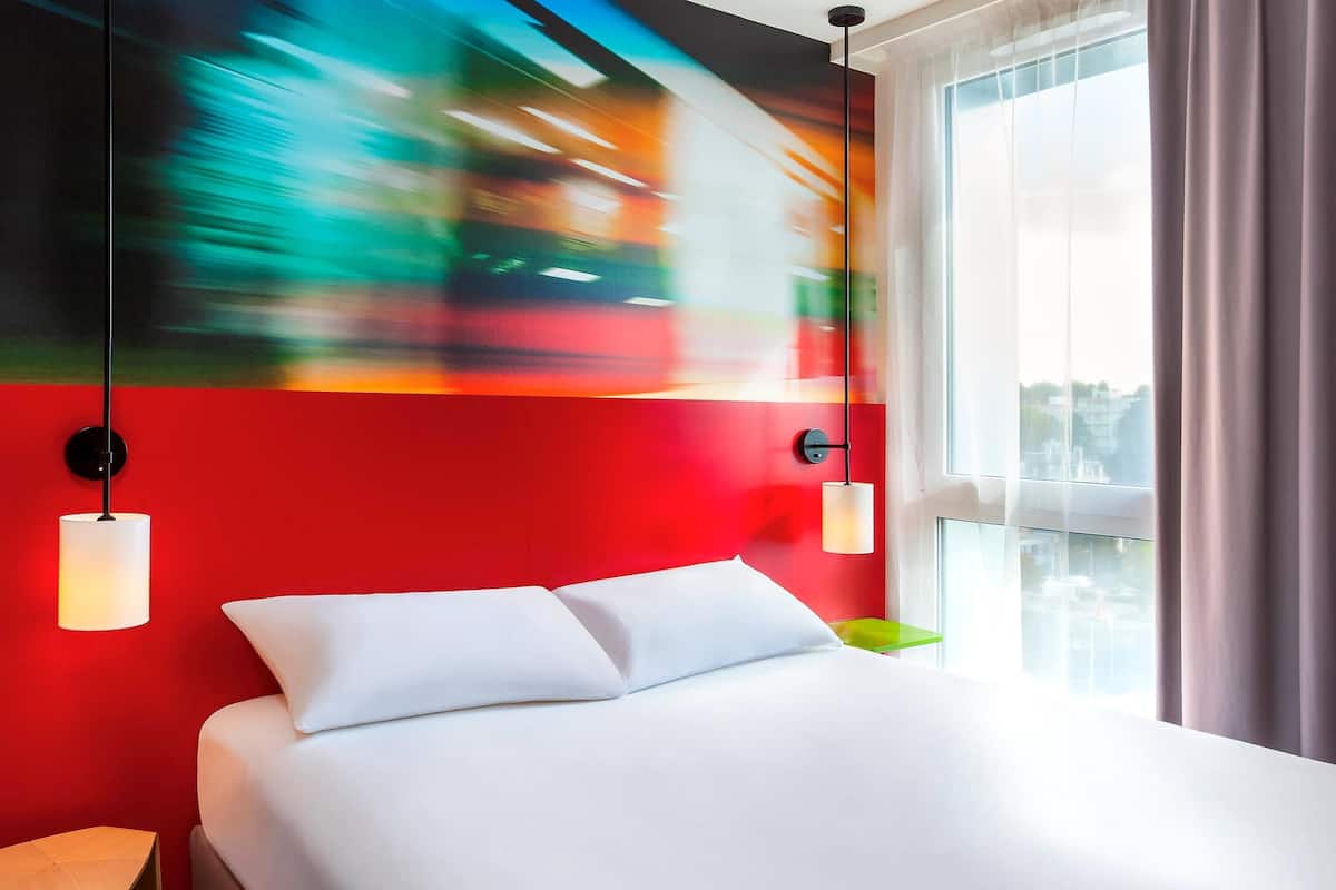 Pillow-top beds, desk, soundproofing, free WiFi