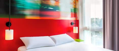 Pillowtop beds, desk, soundproofing, free WiFi