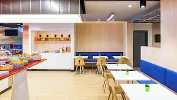 Desayuno continental diario (EUR 13.80 por persona)