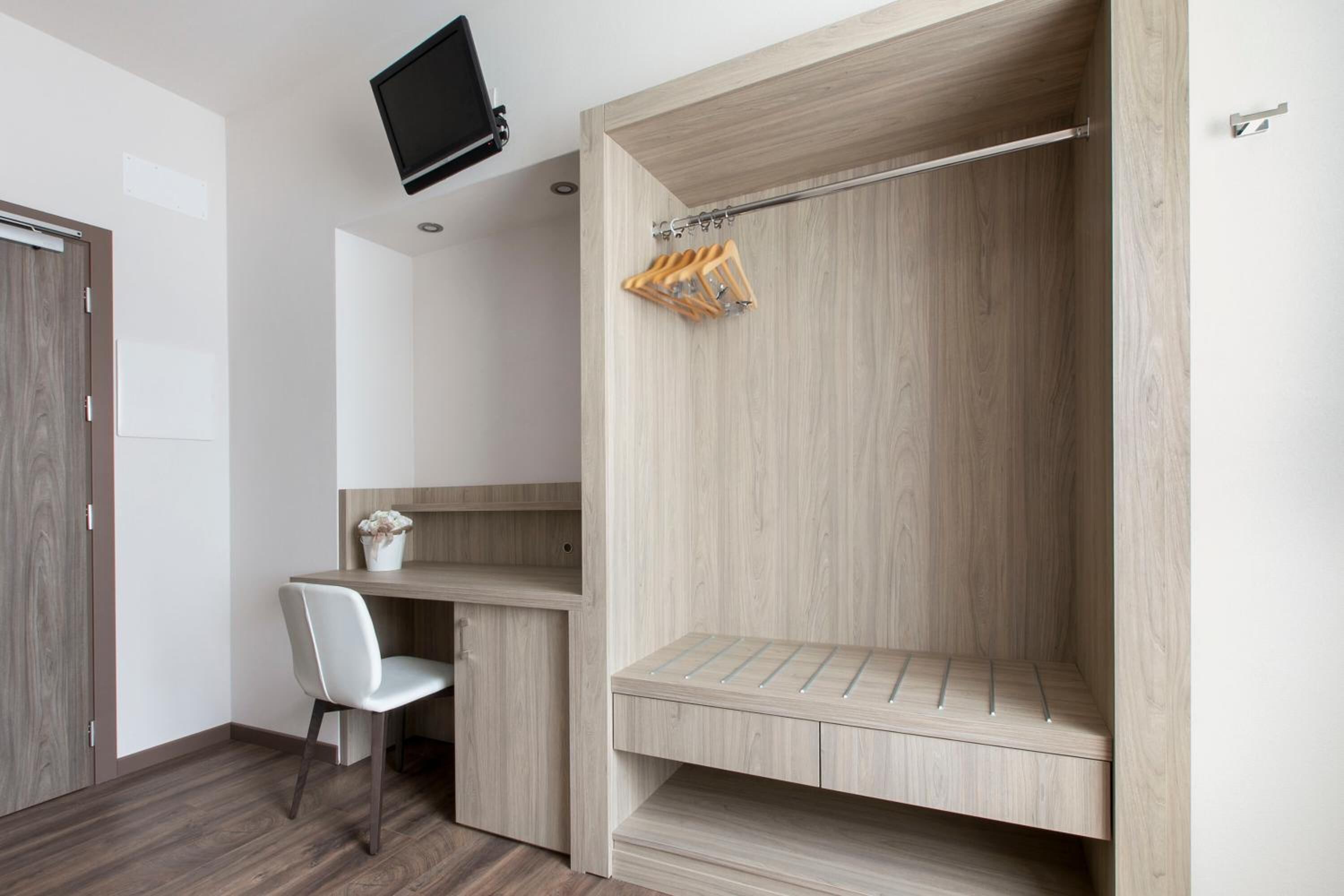 minibar, in-room safe, desk, soundproofing