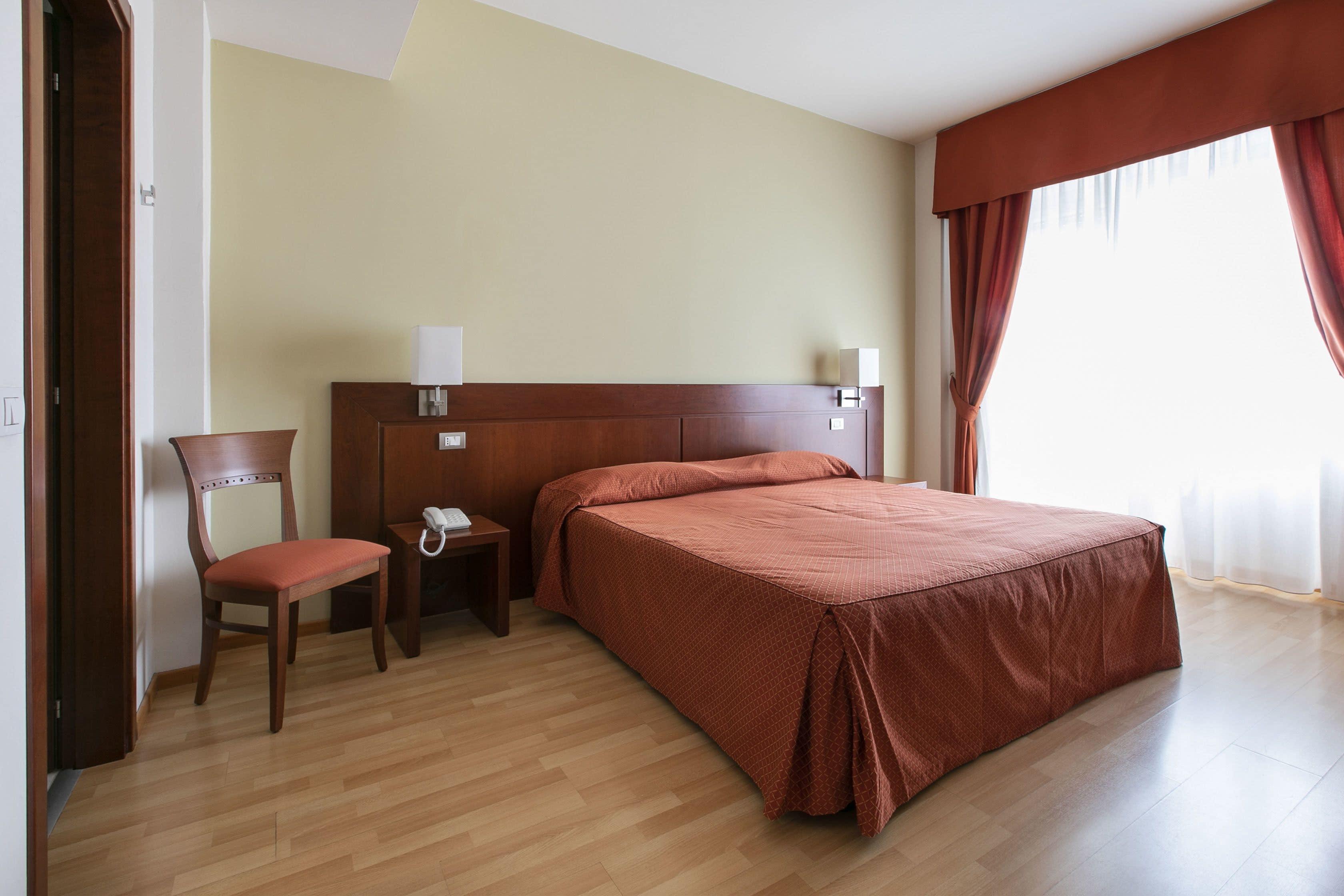 Minibar, una cassaforte in camera, una scrivania, insonorizzazione