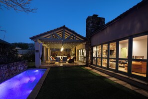 Front of property – evening/night - The Parkwood (Johannesburg)