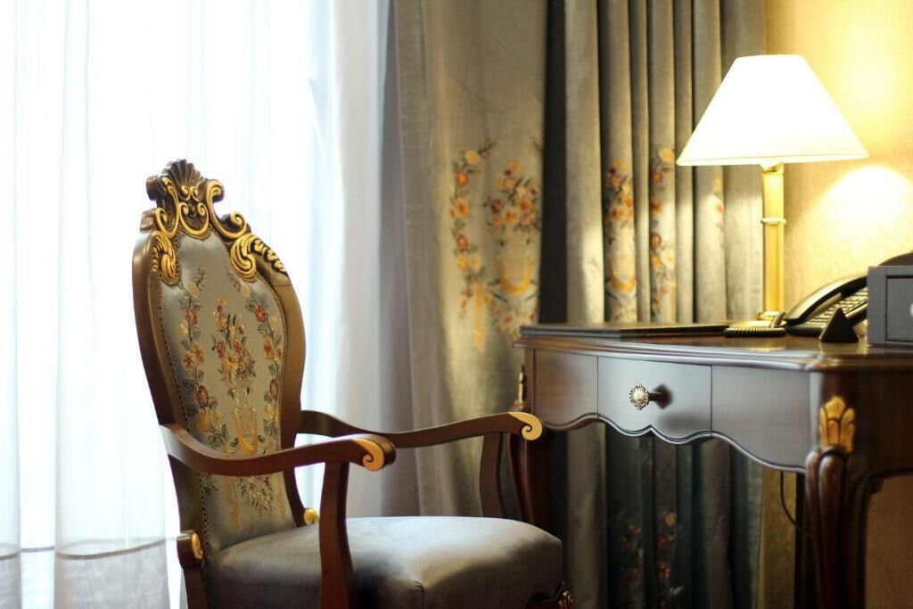 premium room, 1 king bed | egyptian cotton sheets, premium bedding, minibar, in-room safe