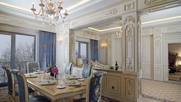 Presidential Suite | In-room dining