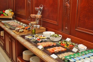 Se ofrece un desayuno completo todos los días (por un coste adicional)