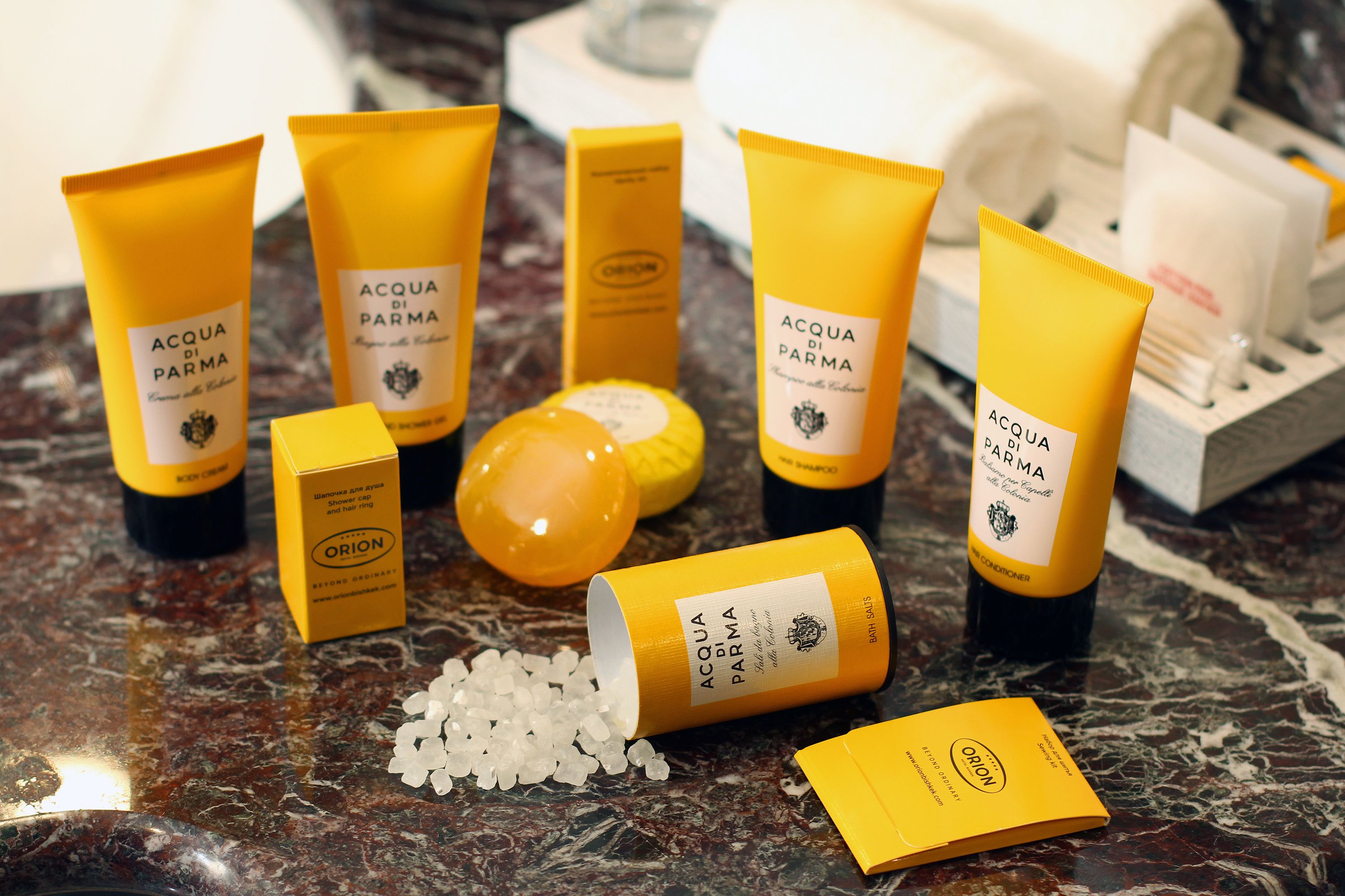 separate bathtub and shower, deep-soaking bathtub, rainfall showerhead