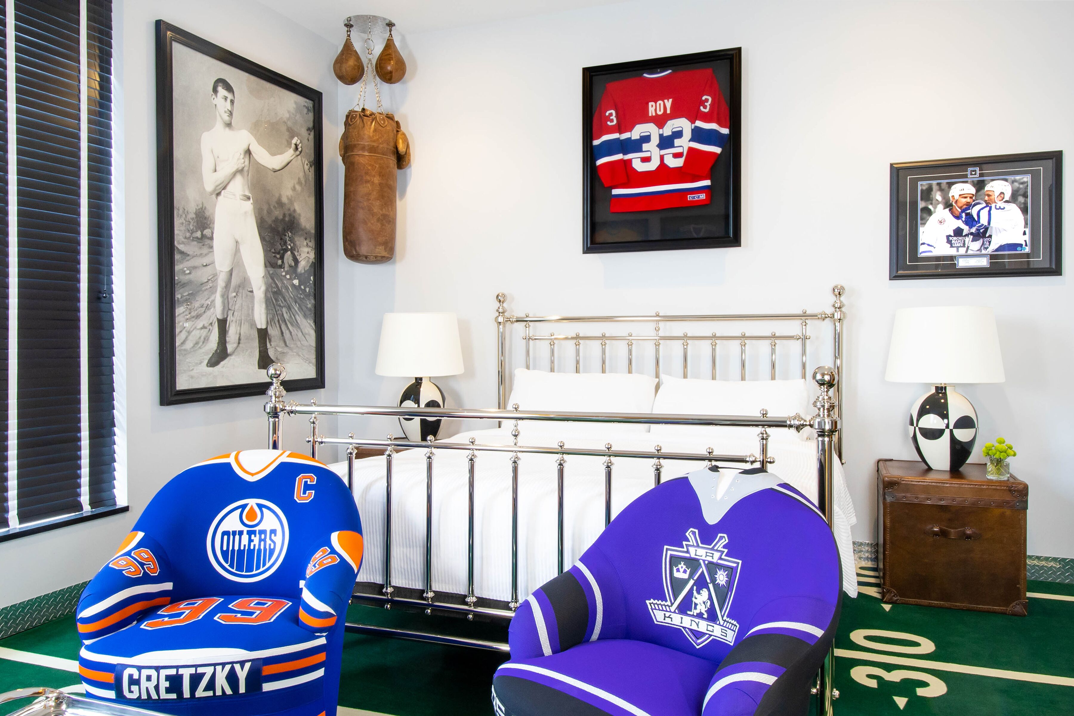 Executive Room, 1 King Bed | Premium bedding, individually decorated, individually furnished, desk