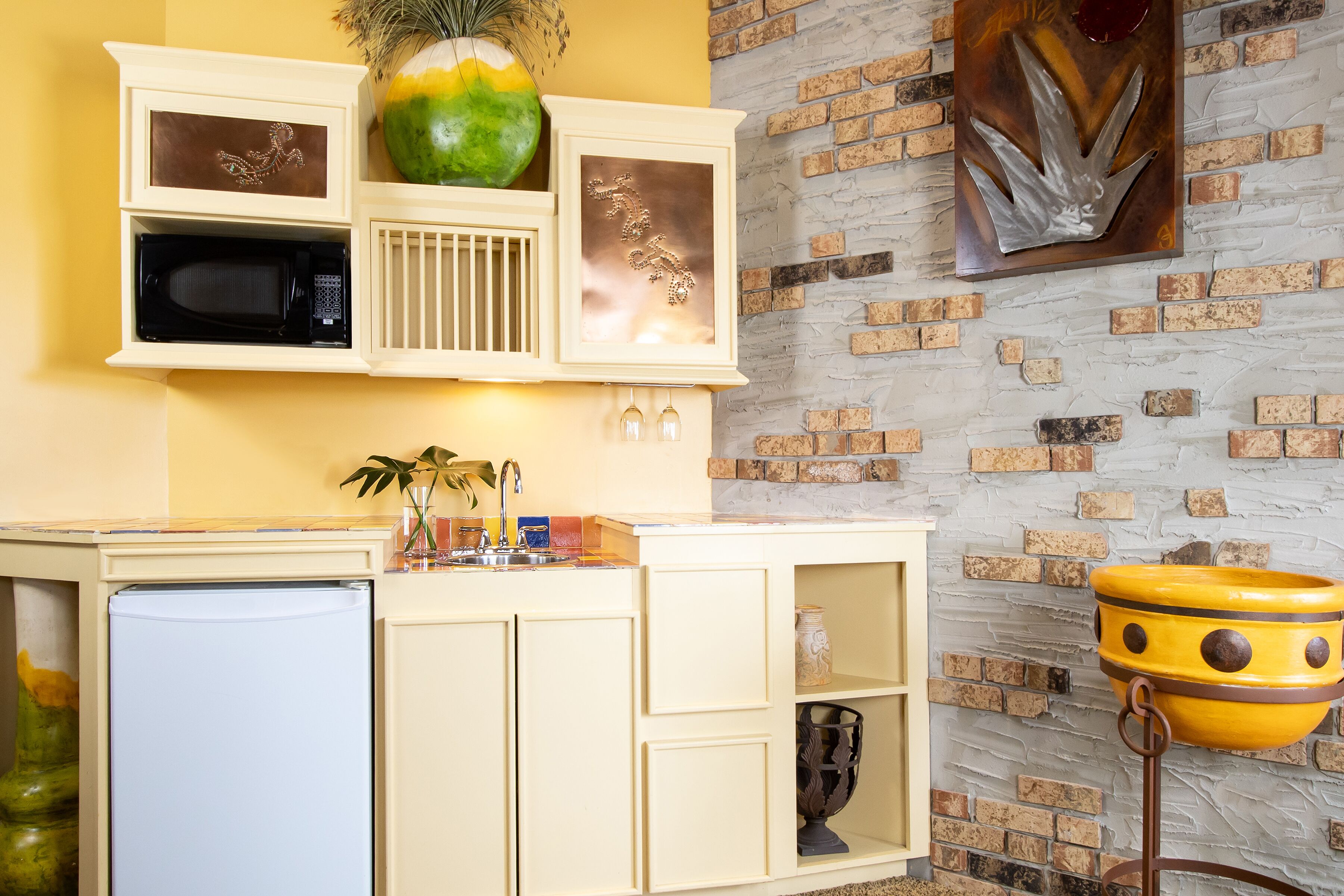 premier room, 1 king bed | private kitchen | mini-fridge, microwave, coffee/tea maker, paper towels