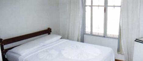 Standard Room | Desk, free cots/infant beds, free WiFi