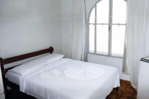 Standardzimmer | Schreibtisch, kostenlose Babybetten, kostenloses WLAN