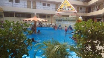 4 piscinas al aire libre