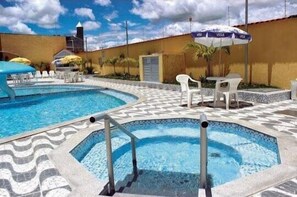 4 outdoor pools