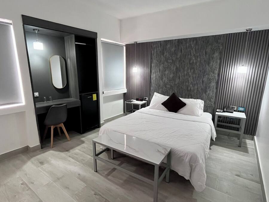 Suite, Jetted Tub | In-room safe, free WiFi, bed sheets