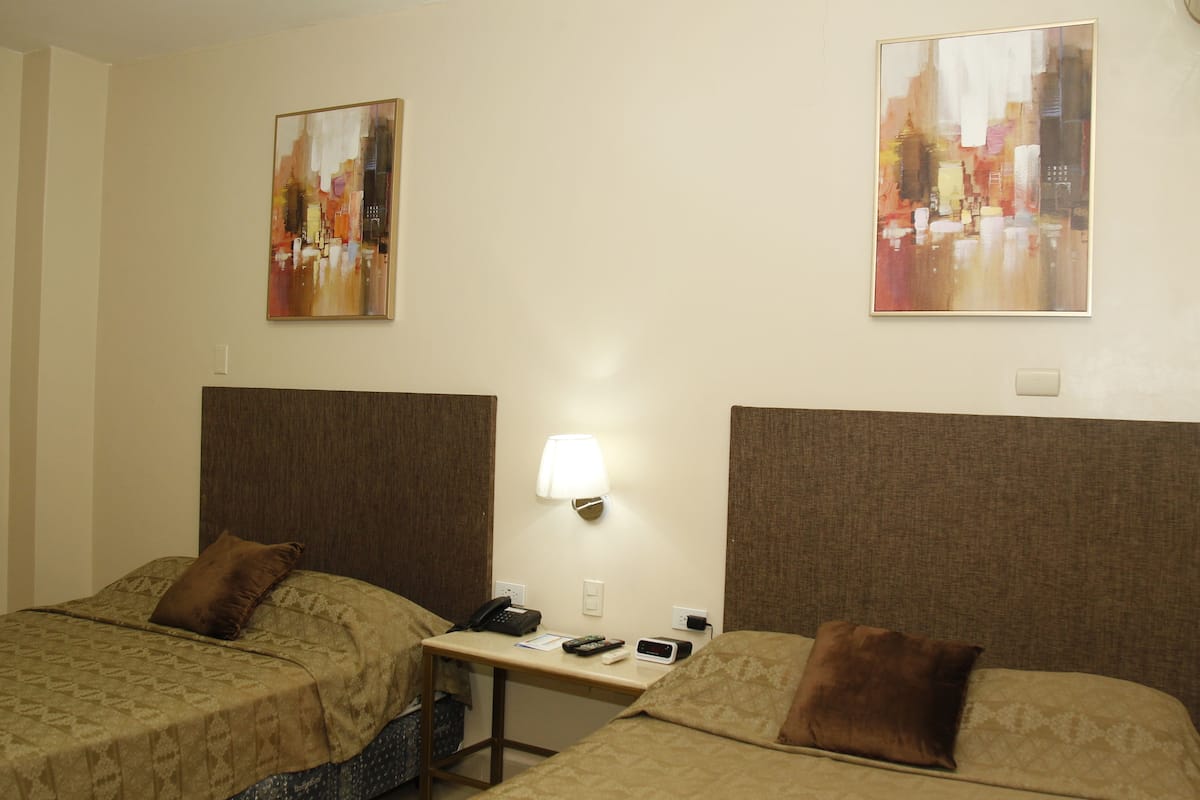 Chambre Double Supérieure | Coffres-forts dans les chambres, Wi-Fi gratuit, draps fournis