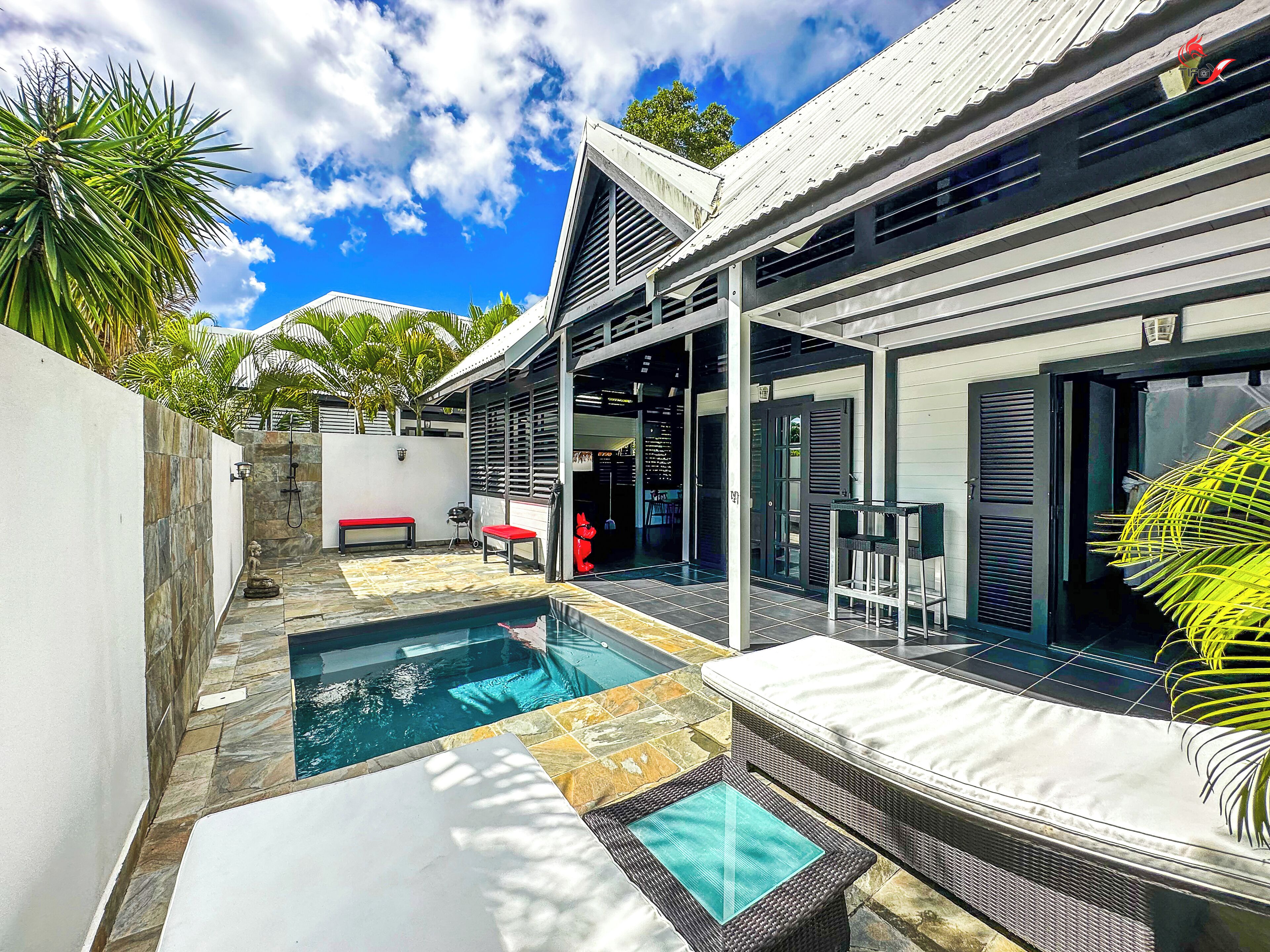 Villa LODGE, Piscine privée | 露台