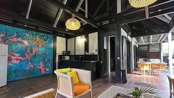 Villa LODGE, Piscine privée | Living area | Flat-screen TV, DVD player