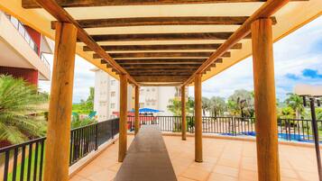 7 outdoor pools, pool umbrellas, pool loungers