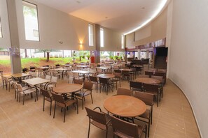 Café da manhã, almoço e jantar