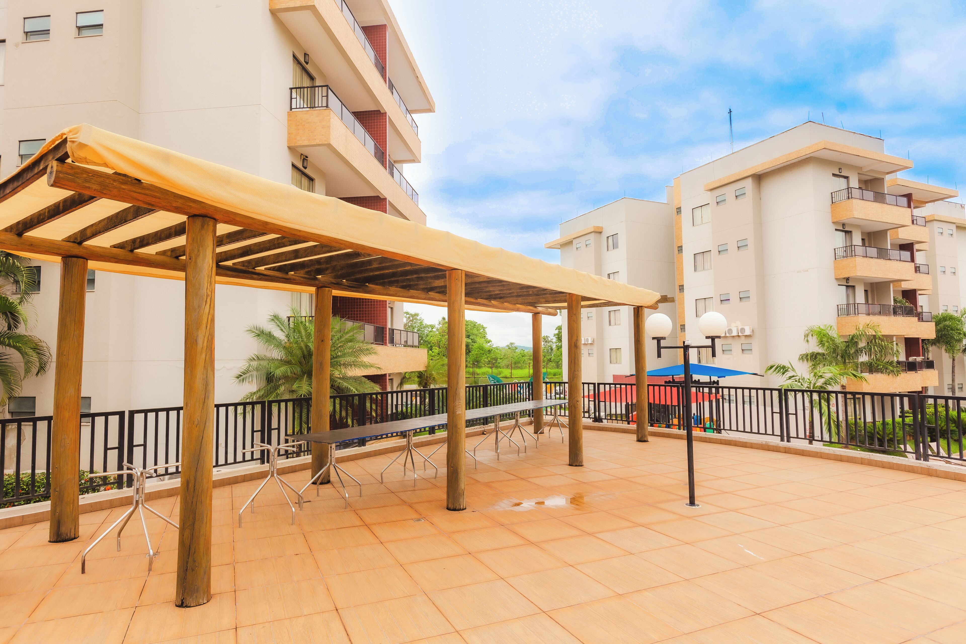 7 outdoor pools, pool umbrellas, pool loungers