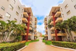 7 outdoor pools, pool umbrellas, sun loungers