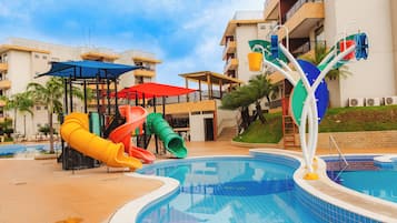 7 piscinas externas, guarda-sóis, espreguiçadeiras